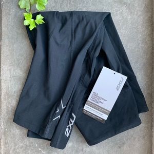 NEW 2XU Mild Compression Support in Black Size M